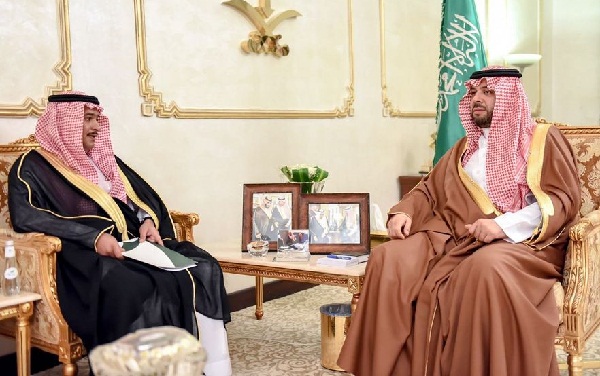 أمير الحدود الشمالية: تنمية الموارد البشرية في الاجهزة الحكومية يرفع كفاءة ادائها