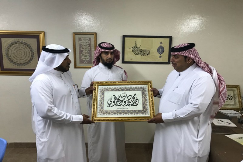 افتتاح معرض حرفي أجمل في متوسطة حذيفة بن اليمان بعرعر