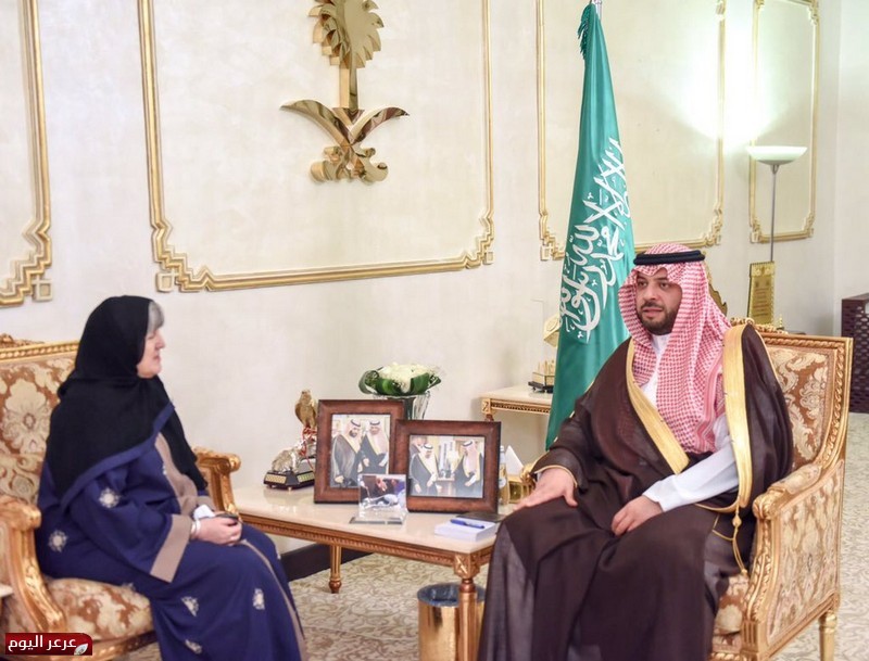 أمير الحدود الشمالية يستقبل عميدة كلية التميز