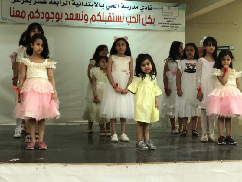 اعمال الورشة الفنية والمهنية في نادي حي الإبتدائية الرابعة عشر