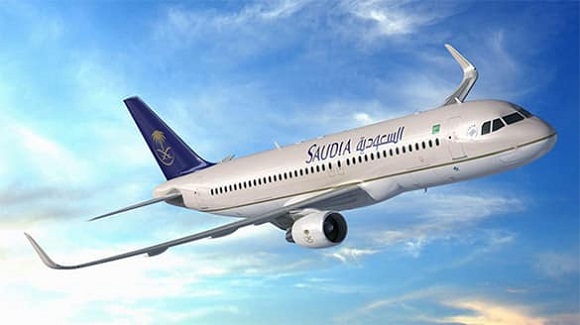 طفل يغير مسار طائرة للخطوط السعودية