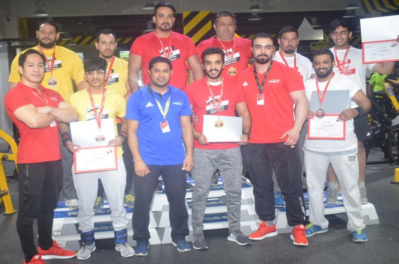 مركز وقت اللياقة بعرعر يقيم مسابقة أقوى رجل