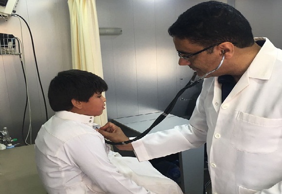 جامعة الحدود الشمالية تسيِّر قافلتها الطبية إلى هجرة الكاسب