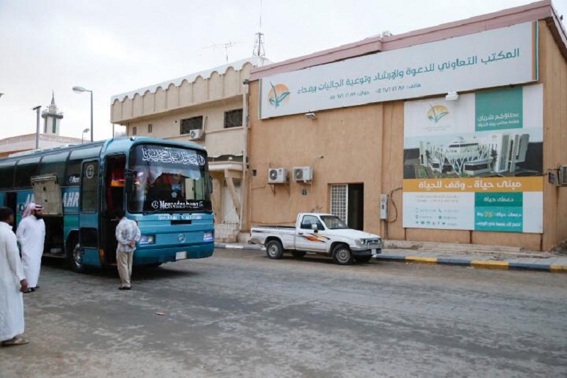 بالصور .. تعاوني رفحاء يسيّر رحلة عمرة و يقيم معرضاً للجاليات بعد الجمعة