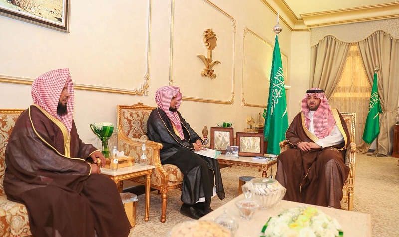 أمير الحدود الشمالية : أدعو لغرس سماحة الدين الحنيف في نفوس الأبناء والطلبة