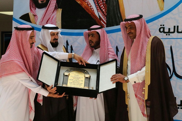 محافظ العويقيلة يرعى حفل تكريم الطلاب المتفوقين في القطاع التعليمي