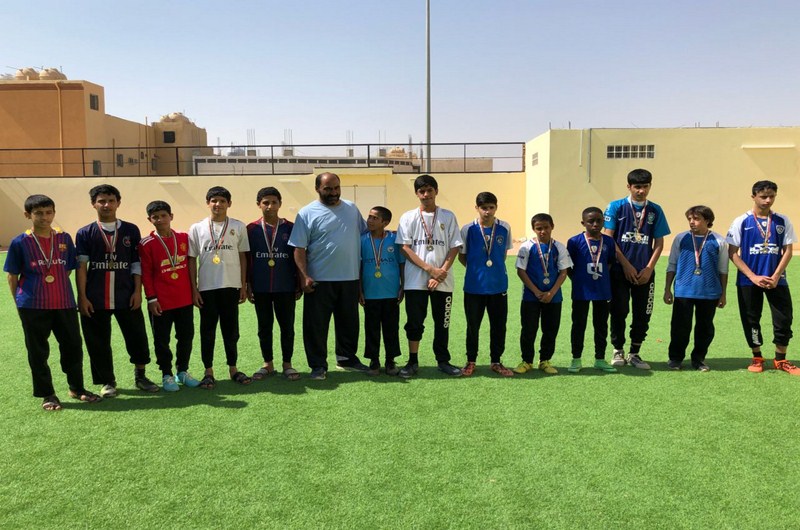 متوسطة سعد بن معاذ تحتفل بتخريج طلاب ثالث متوسط