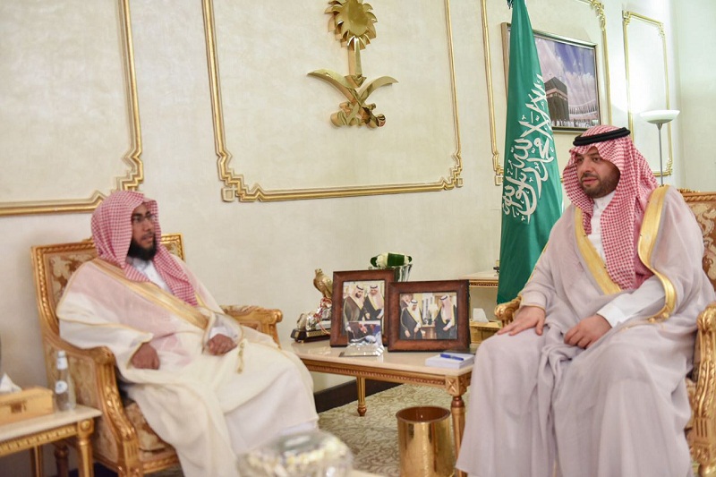 الأمير فيصل بن خالد بن سلطان يلتقي مدير فرع الإفتاء في منطقة الحدود الشمالية