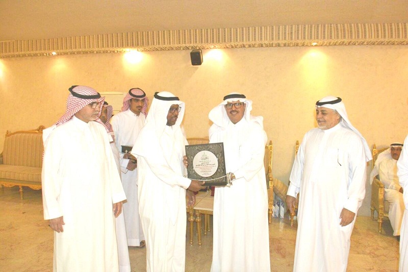 جامعة الحدود الشمالية تكرم اثنين من عمدائها السابقين