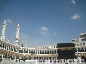 تكليف عدد من الأئمة لصلاة التراويح والقيام في المسجد الحرام والمسجد النبوي