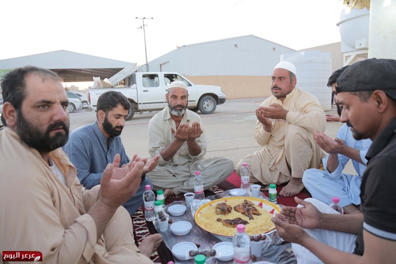 أكثر من ثلاثة آلاف صائم يفطرون على موائد الخير بمدينة عرعر
