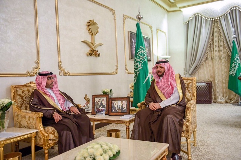 أمير الحدود الشمالية يلتقي رئيس فرع النيابة العامة بالمنطقة