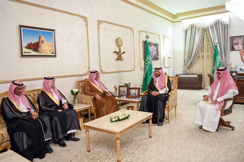 أمير الحدود الشمالية يلتقي محافظي طريف ورفحاء والعويقلية