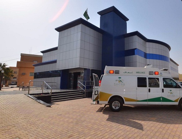 إنقاذ حياة خمسيني تعرض لجلطة قلبية حادة أمام مستشفي عرعر