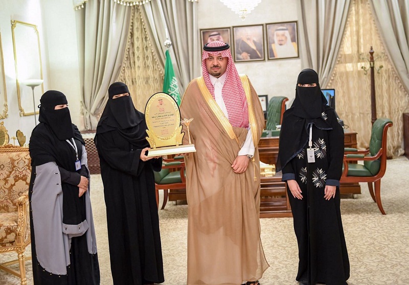 أمير الحدود الشمالية : رؤية المملكة 2030 تستهدف رفع مشاركة المرأة إلى (30%) لتكون عضواً فعالاً مشاركاً في العملية التنموية