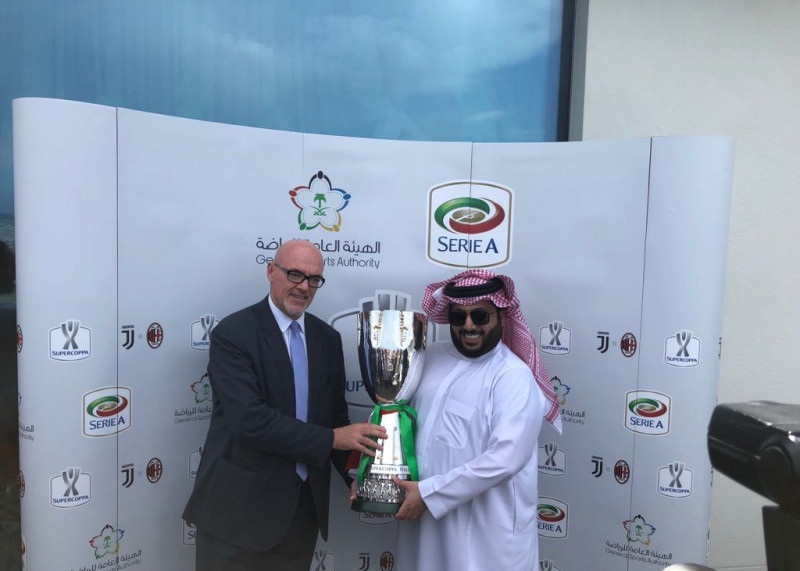 آل الشيخ يوقع عقد استضافة السوبر الإيطالي في الرياض
