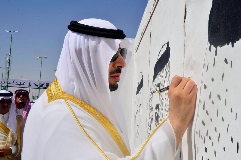 الفنانة التشكيلية ثنوى القرعاني تقدم إبداعاتها في مهرجان عيدكم شمالي