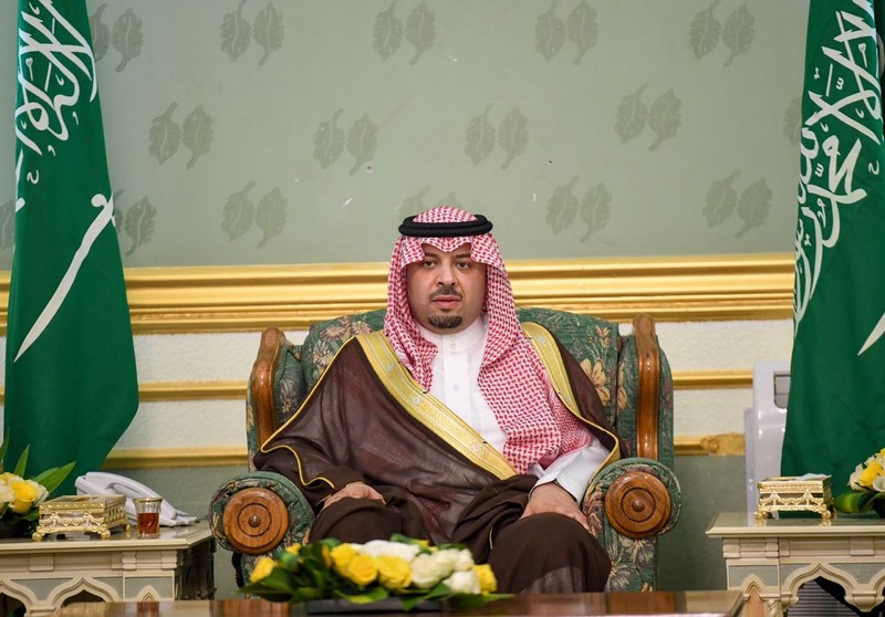 أمير منطقة الحدود الشمالية يلتقي الأهالي في جلسته المسائية