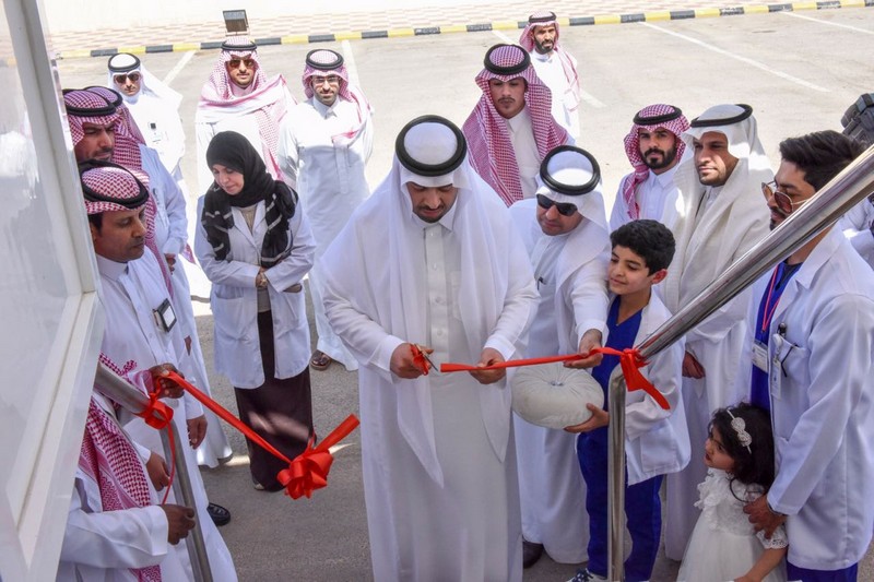 أمير الحدود الشمالية يوجه بنقل العيادات الطبية المتنقلة إلى مدينة الحجاج