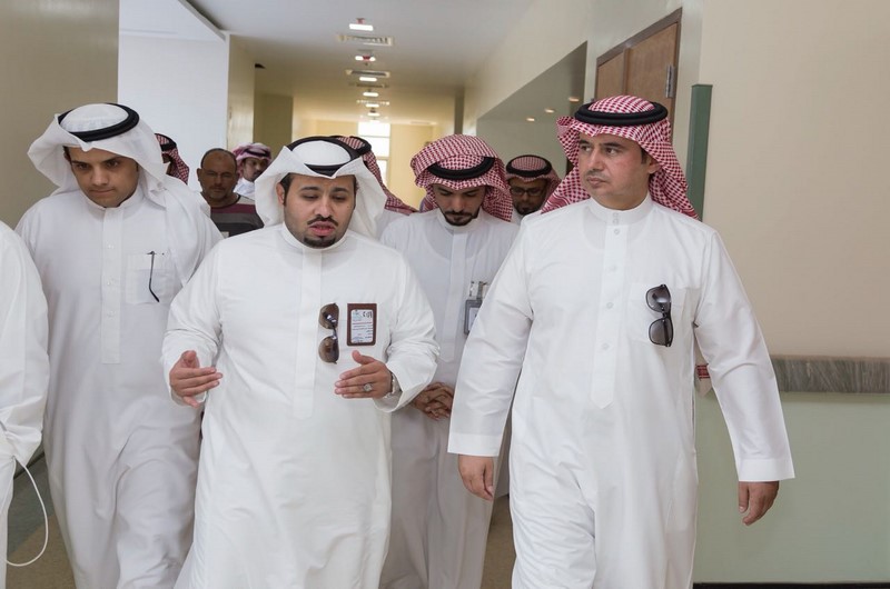 محافظ رفحاء يتفقد البرج الطبي للنساء والولادة والاطفال ويقف على مراحل الانجاز