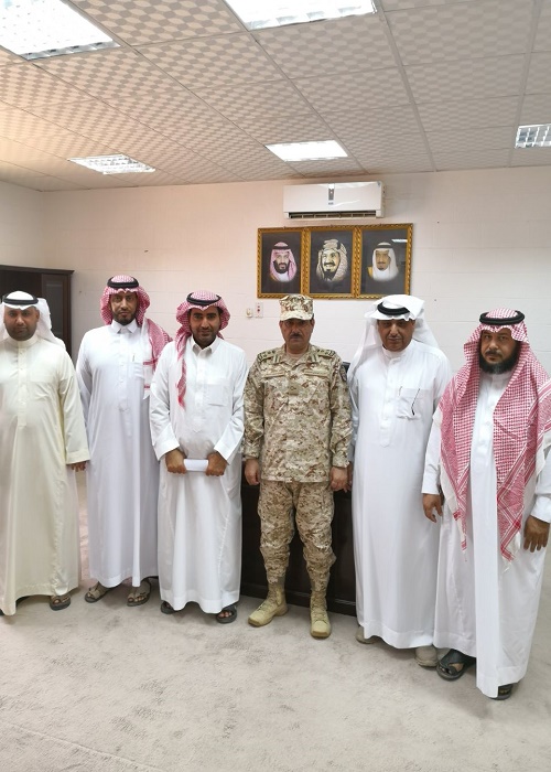 عدد من أعضاء المجلس البلدي يقومون بزيارة لقوة الواجب بالحرس الوطني و زيارة اخرى للفوج 37 بعرعر