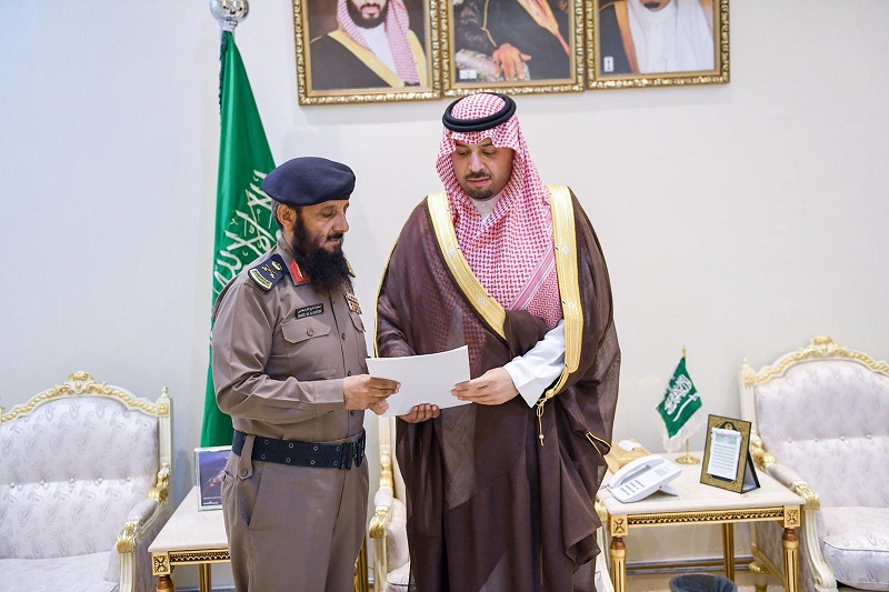 أمير الحدود الشمالية يتسلم تقرير الدفاع المدني عن حادثة حريق مستشفى رفحاء العام