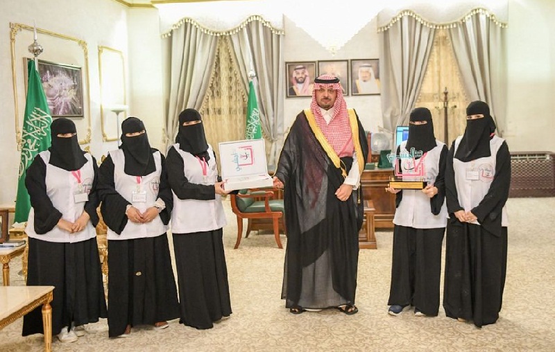 أمير الحدود الشمالية يؤكد أهمية تشجيع المرأة السعودية على الإبداع والتميز في المجالات التي تناسبها