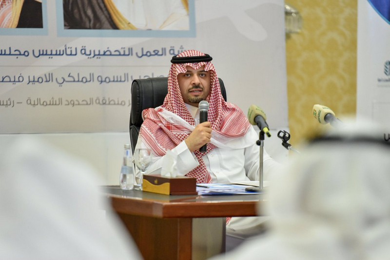 أمير الحدود الشمالية يدعو شباب المنطقة للنهوض بمسؤولياتهم لتحقيق أهداف رؤية المملكة 2030