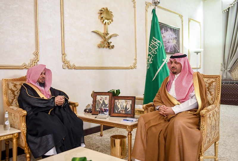 أمير الحدود الشمالية يستقبل رئيس فرع النيابة العامة بالمنطقة السابق