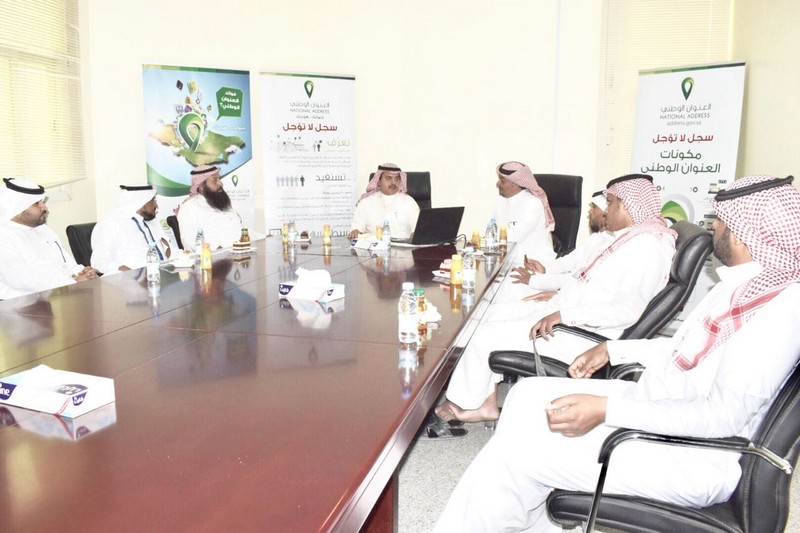 مدير عام بريد الحدود الشمالية يزورهيئة الإحصاء بالمنطقة