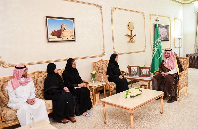 أمير منطقة الحدود الشمالية يؤكد ضرورة الارتقاء بثقافة العمل الاجتماعي