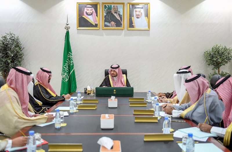 أمير منطقة الحدود الشمالية يرأس اجتماع الإدارات الحكومية الخدمية بالمنطقة