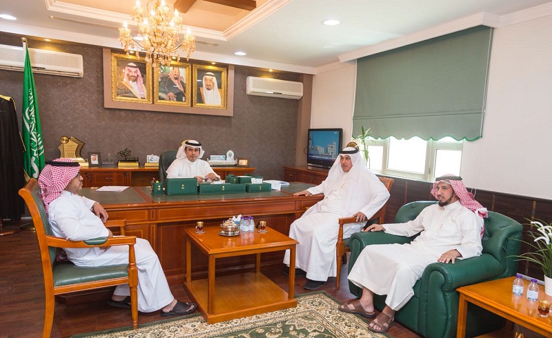 مدير عام فرع العمل والتنمية بالمنطقة يزور محافظ رفحاء