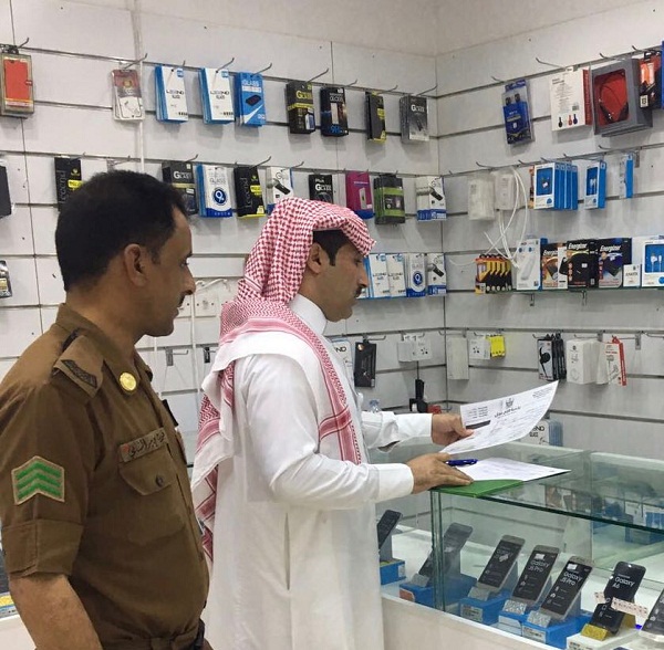 فرع وزارة العمل والتنمية الإجتماعية بالحدود الشمالية يواصل أعماله ويدعو للتعاون معه لضبط المخالفين