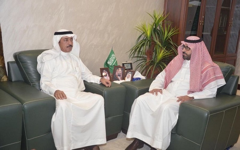 وكيل إمارة الحدود الشمالية المكلف يلتقي مدير شركة الكهرباء في المنطقة