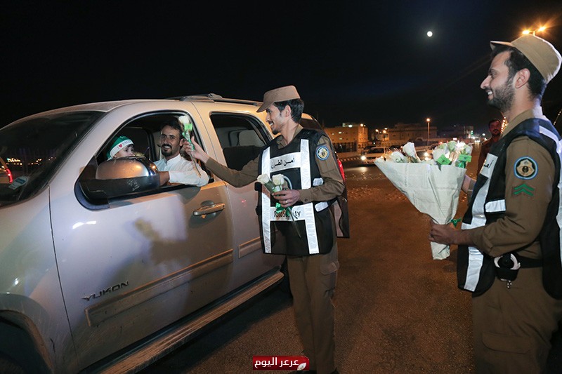 قوة أمن الطرق بالشمالية تشارك المواطنين الاحتفال باليوم الوطني