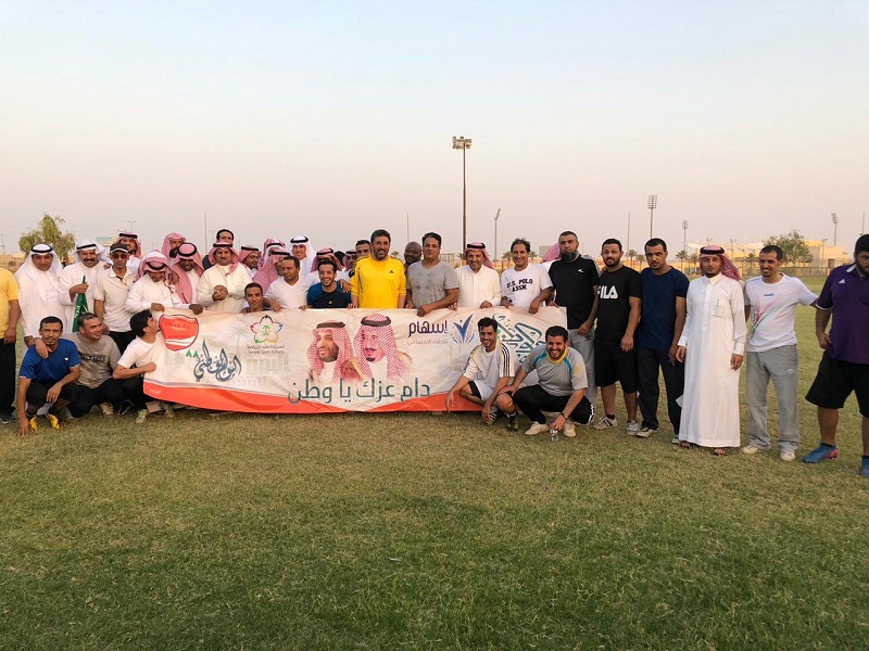 بالصور .. نادي عرعر يقيم مباراة للاعبين القدامى .. ويكرم الفائزين في سباق الجري