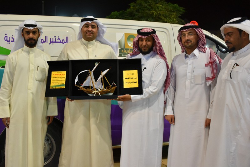 الدكتور العجمي يزور بلدية محافظة طريف للاطلاع على المختبر المتنقل