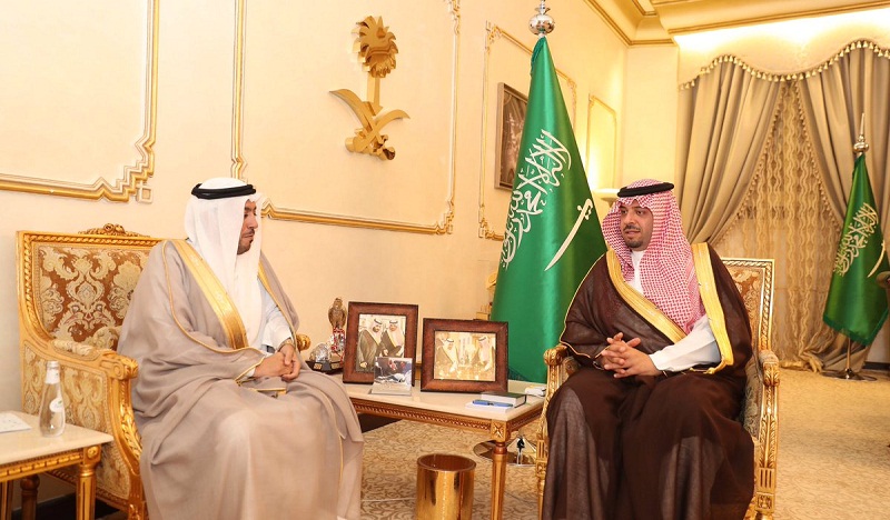 أمير منطقة الحدود الشمالية يستقبل أمين المنطقة