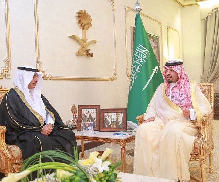 أمير الحدود الشمالية يستقبل مدير شركة الكهرباء بالمنطقة