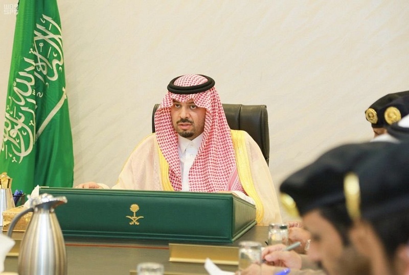 أمير الحدود الشمالية يرأس اجتماع إدارة الأزمات والسيول
