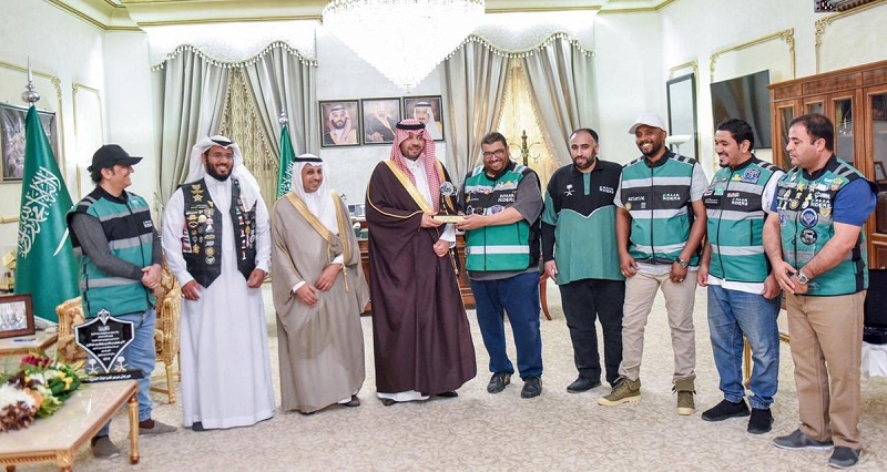 أمير الحدود الشمالية يلتقى مدير مكتب الهيئة العامة للرياضة وفريق عرعر رايدرز