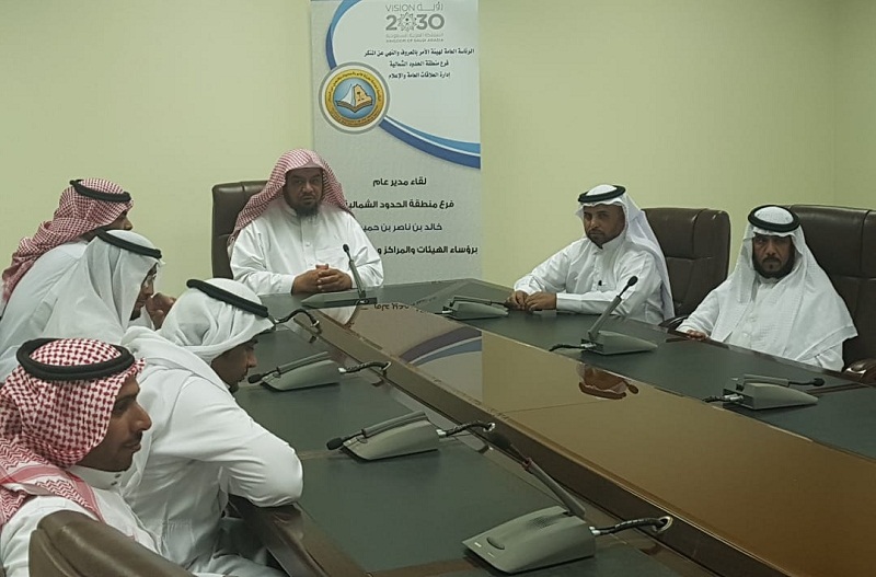 الشيخ خالد بن ناصر الحميد يجتمع بموظفي إدارة الموارد البشرية بفرع هيئة الشمالية