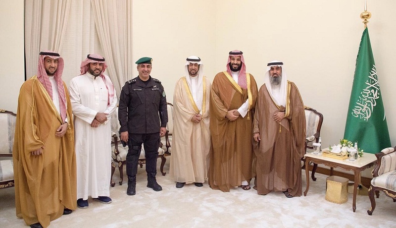 سمو ولي العهد يستقبل أبناء الشيخ بن عثيمين