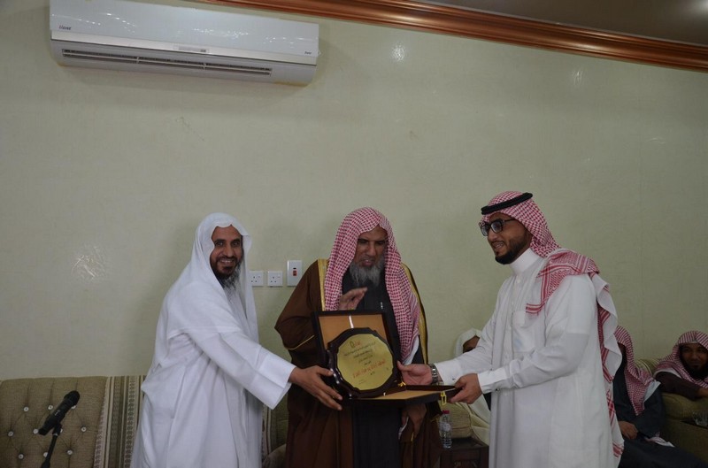 الشؤون الإسلامية بالشمالية تكرّم الموظف المثالي لشهر صفر