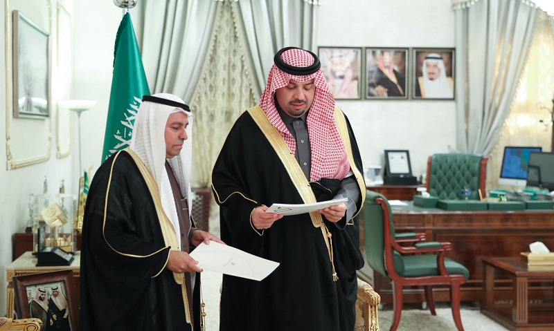 أمير الحدود الشمالية يستقبل مدير مكتب المؤسسة العامة للتأمينات الاجتماعية بالمنطقة