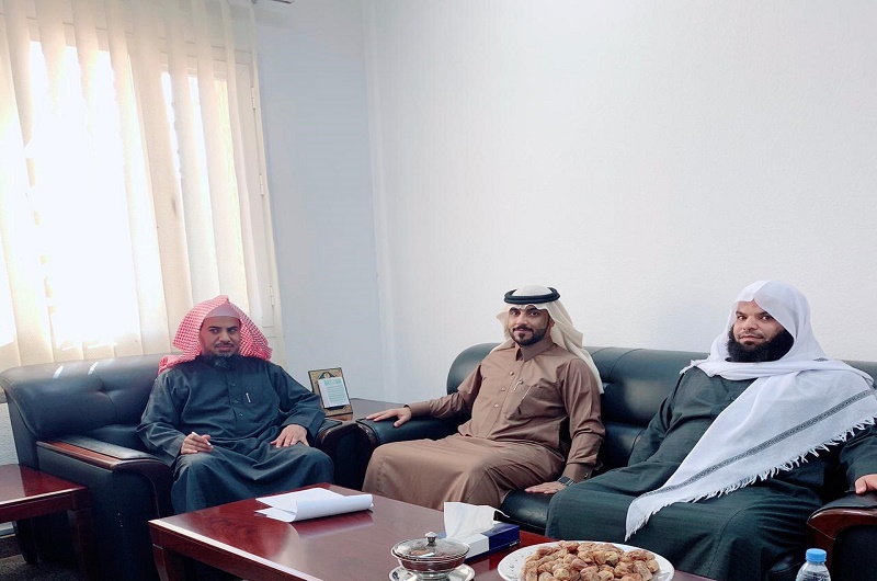 مدير مكتب العمل برفحاء يقوم بزيارة المحكمة العامة برفحاء