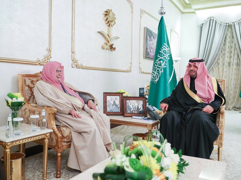 أمير منطقة الحدود الشمالية يستقبل الشيخ الدكتور عبدالله بن عبدالمحسن التركي