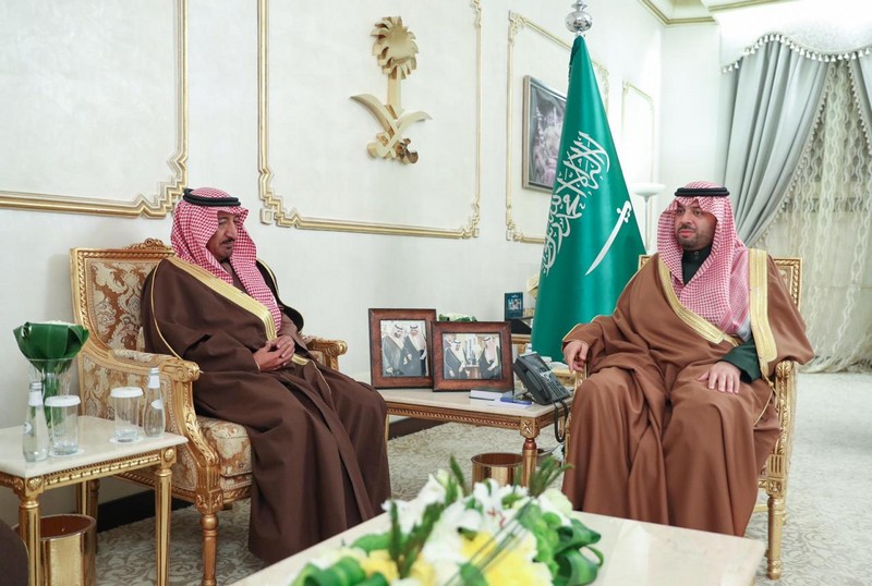 أمير منطقة الحدود الشمالية يستقبل أمير الفوج 37 بوزارة الحرس الوطني