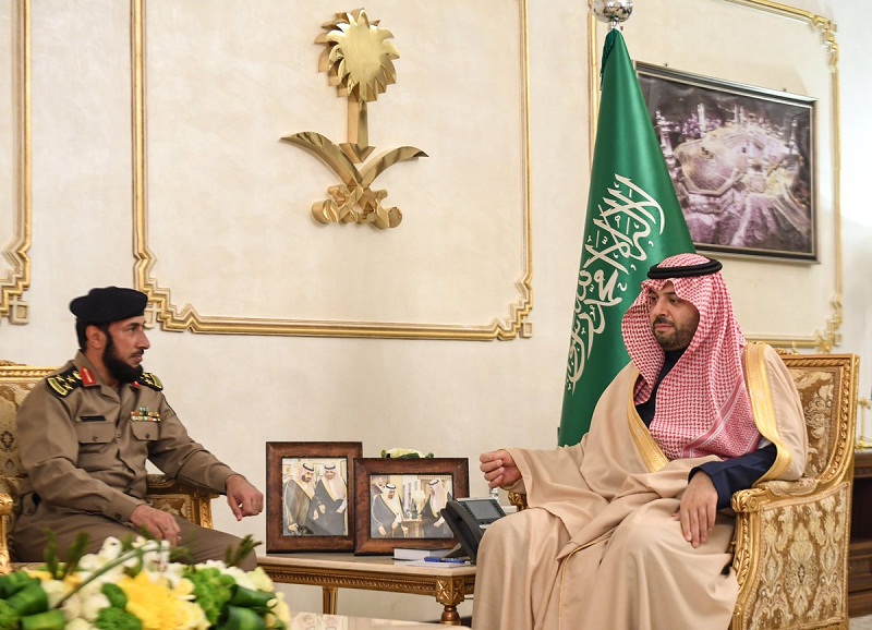 أمير منطقة الحدود الشمالية يستقبل مدير الدفاع المدني بالمنطقة